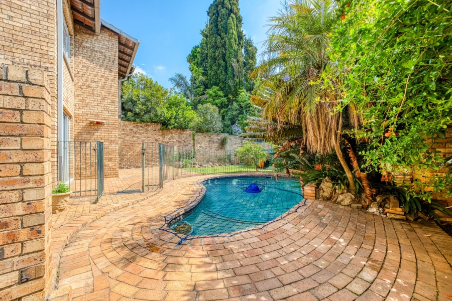 5 Bedroom Property for Sale in Victory Park Gauteng