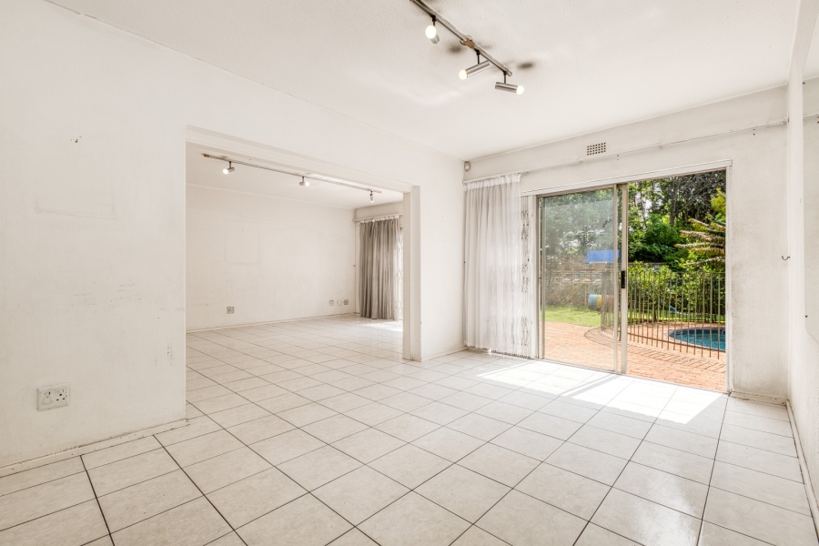 5 Bedroom Property for Sale in Victory Park Gauteng