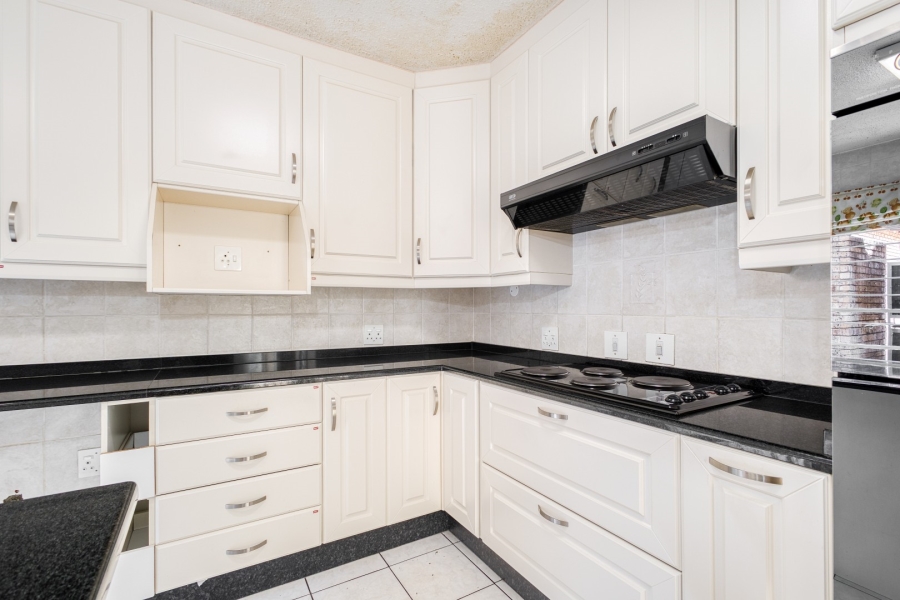 5 Bedroom Property for Sale in Victory Park Gauteng