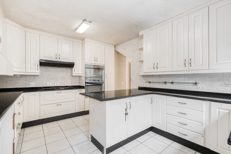 5 Bedroom Property for Sale in Victory Park Gauteng