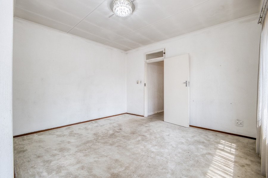 5 Bedroom Property for Sale in Victory Park Gauteng