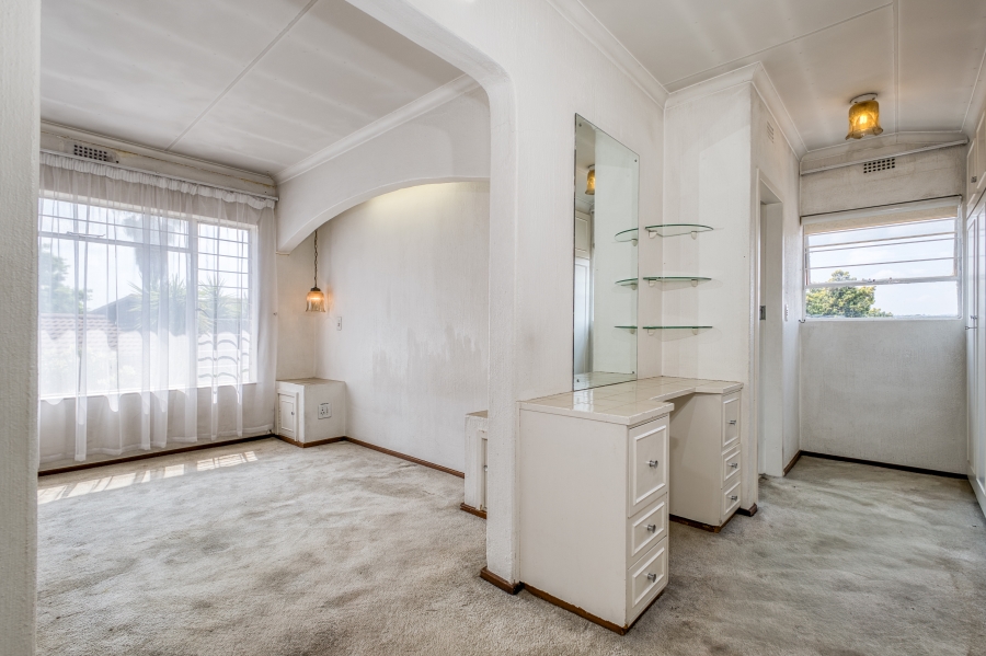 5 Bedroom Property for Sale in Victory Park Gauteng