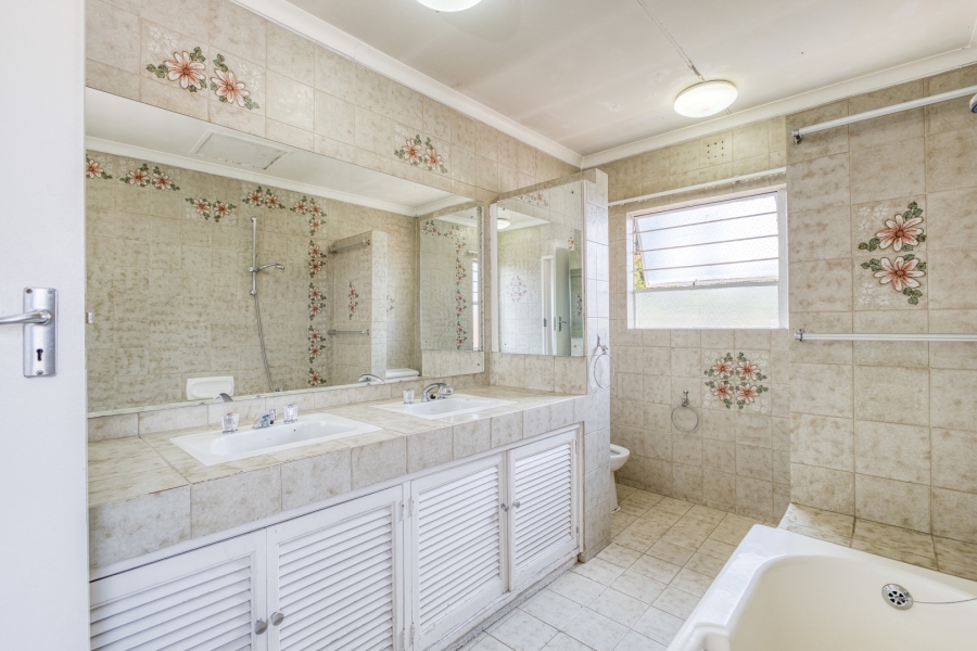 5 Bedroom Property for Sale in Victory Park Gauteng