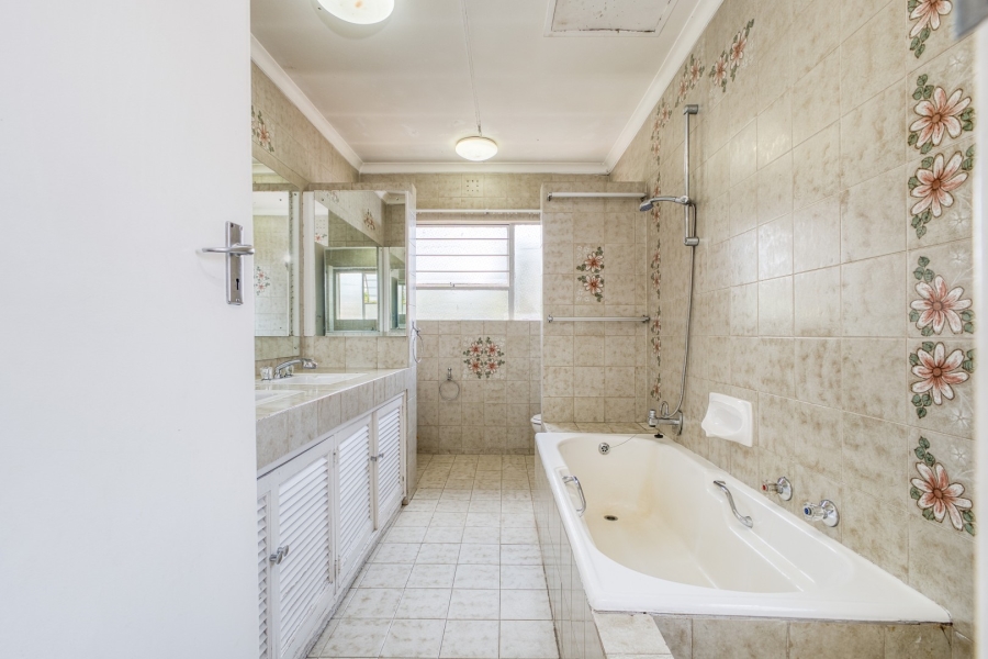 5 Bedroom Property for Sale in Victory Park Gauteng
