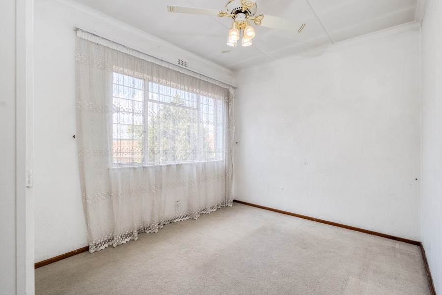 5 Bedroom Property for Sale in Victory Park Gauteng