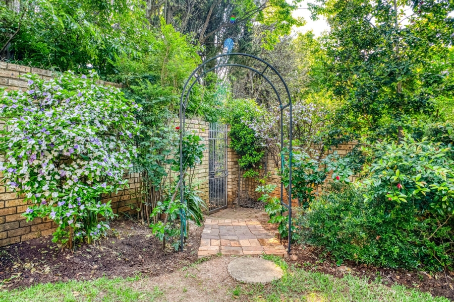5 Bedroom Property for Sale in Victory Park Gauteng