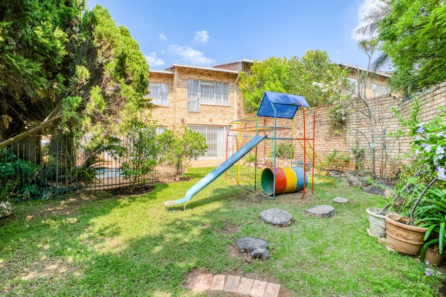 5 Bedroom Property for Sale in Victory Park Gauteng