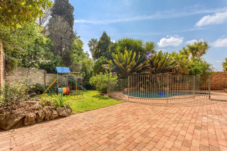 5 Bedroom Property for Sale in Victory Park Gauteng