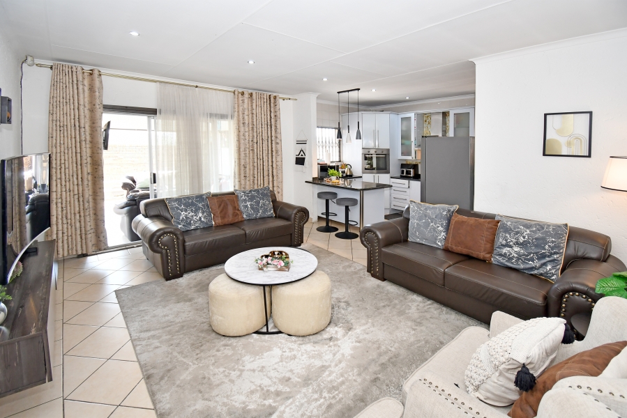 3 Bedroom Property for Sale in Noordwyk Gauteng