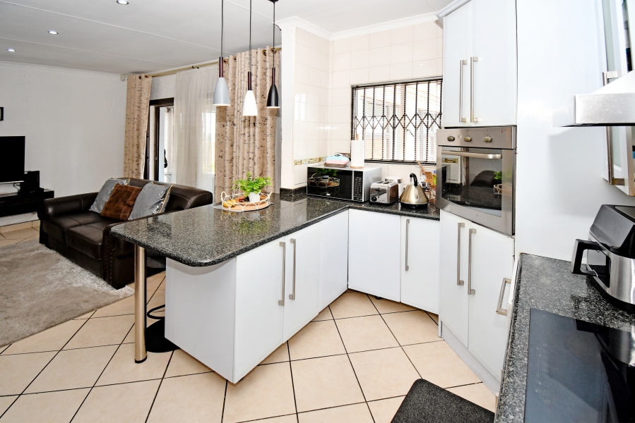 3 Bedroom Property for Sale in Noordwyk Gauteng