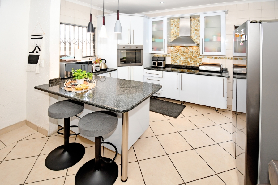 3 Bedroom Property for Sale in Noordwyk Gauteng