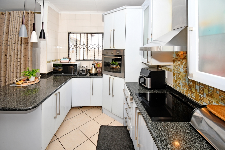 3 Bedroom Property for Sale in Noordwyk Gauteng