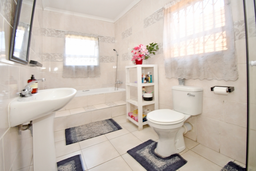 3 Bedroom Property for Sale in Noordwyk Gauteng