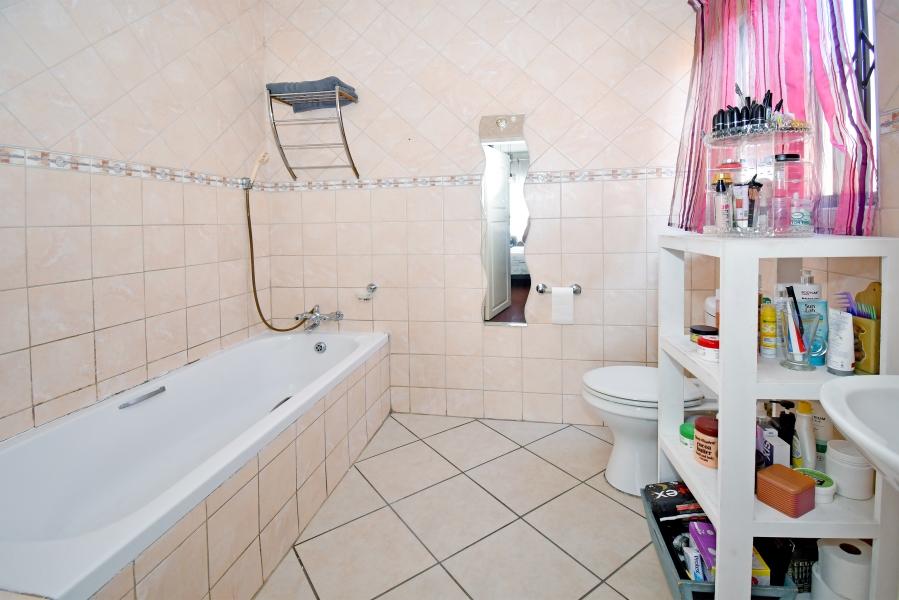3 Bedroom Property for Sale in Noordwyk Gauteng