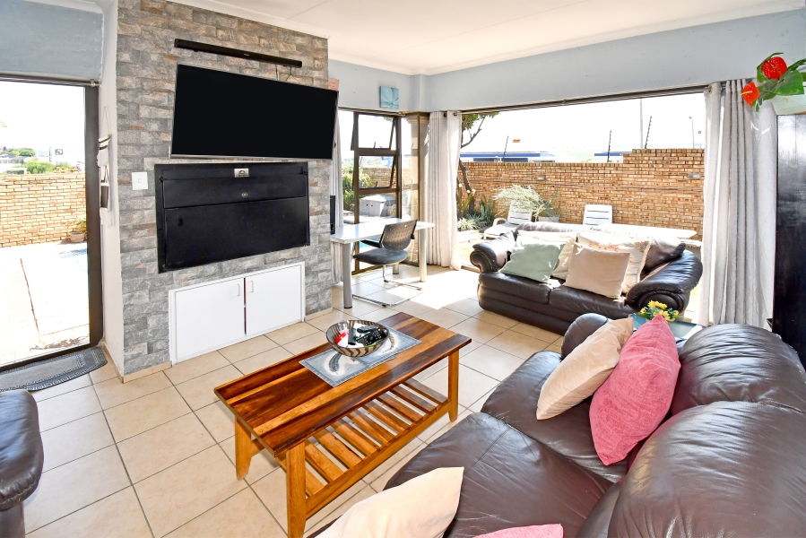 3 Bedroom Property for Sale in Noordwyk Gauteng