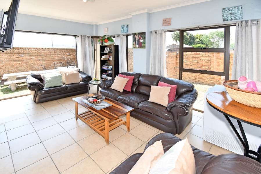 3 Bedroom Property for Sale in Noordwyk Gauteng