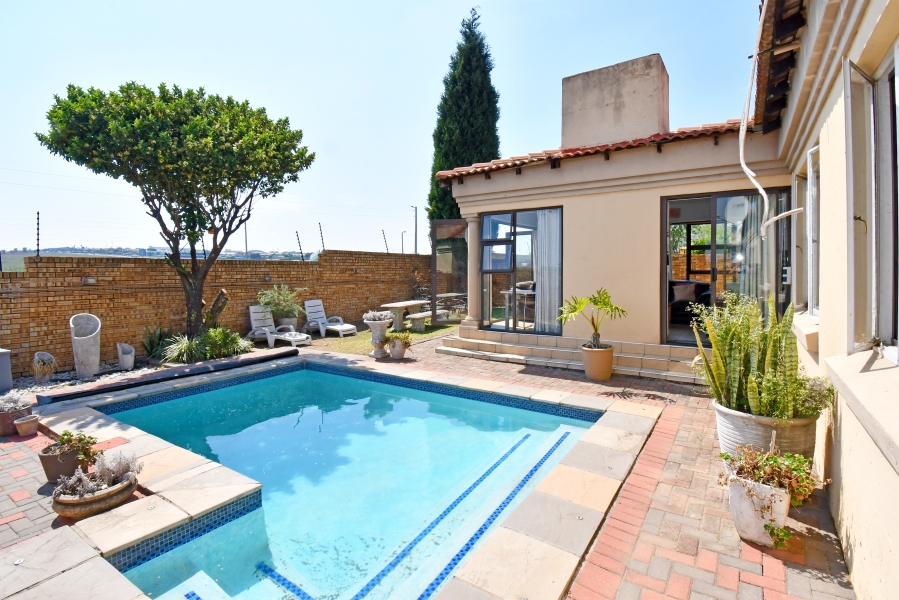3 Bedroom Property for Sale in Noordwyk Gauteng