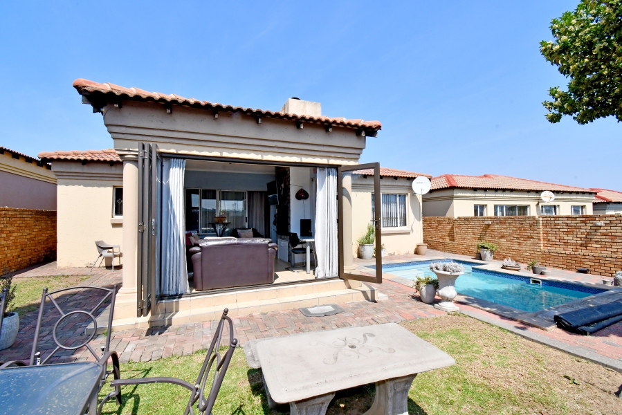 3 Bedroom Property for Sale in Noordwyk Gauteng