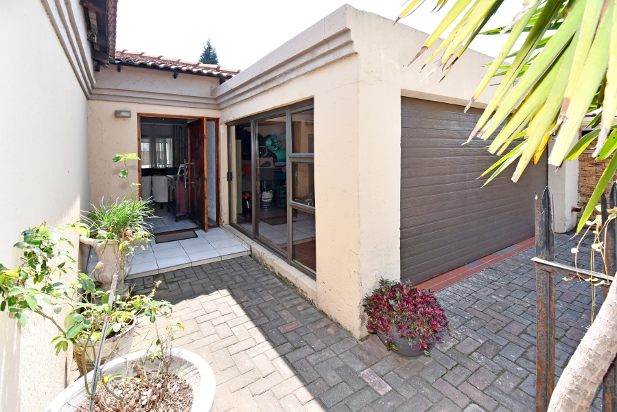 3 Bedroom Property for Sale in Noordwyk Gauteng