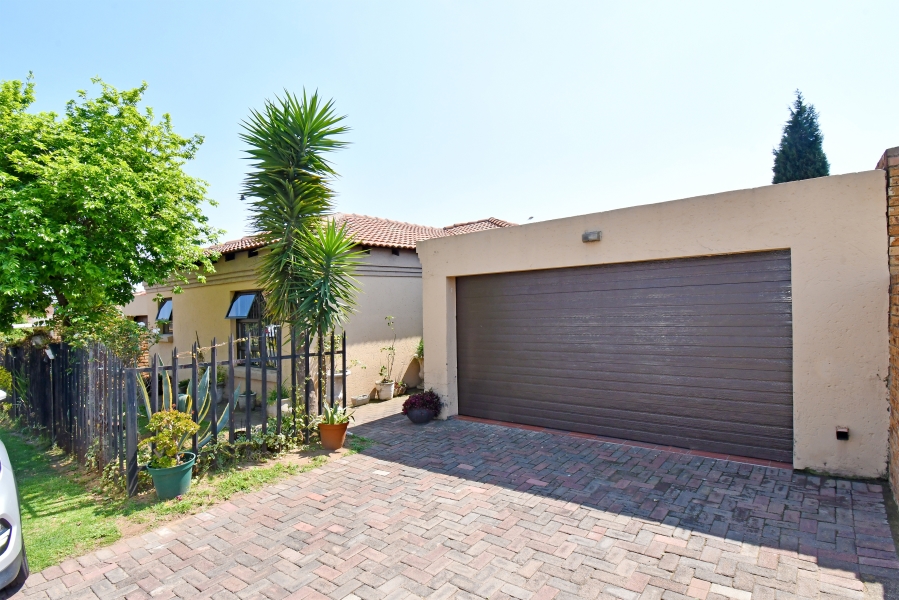 3 Bedroom Property for Sale in Noordwyk Gauteng