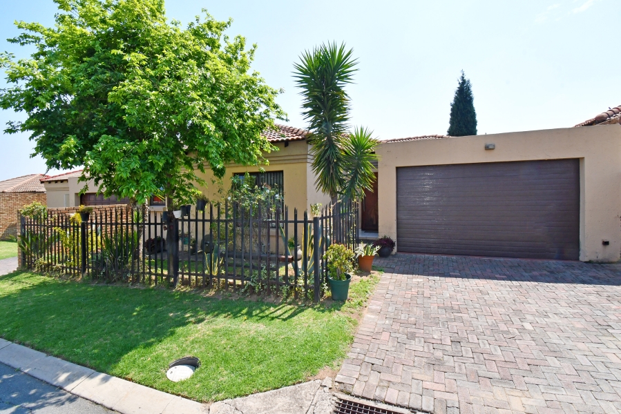 3 Bedroom Property for Sale in Noordwyk Gauteng