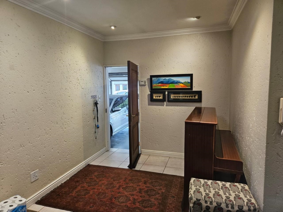 To Let 3 Bedroom Property for Rent in Fairland Gauteng