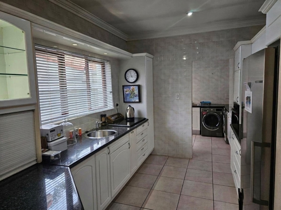 To Let 3 Bedroom Property for Rent in Fairland Gauteng