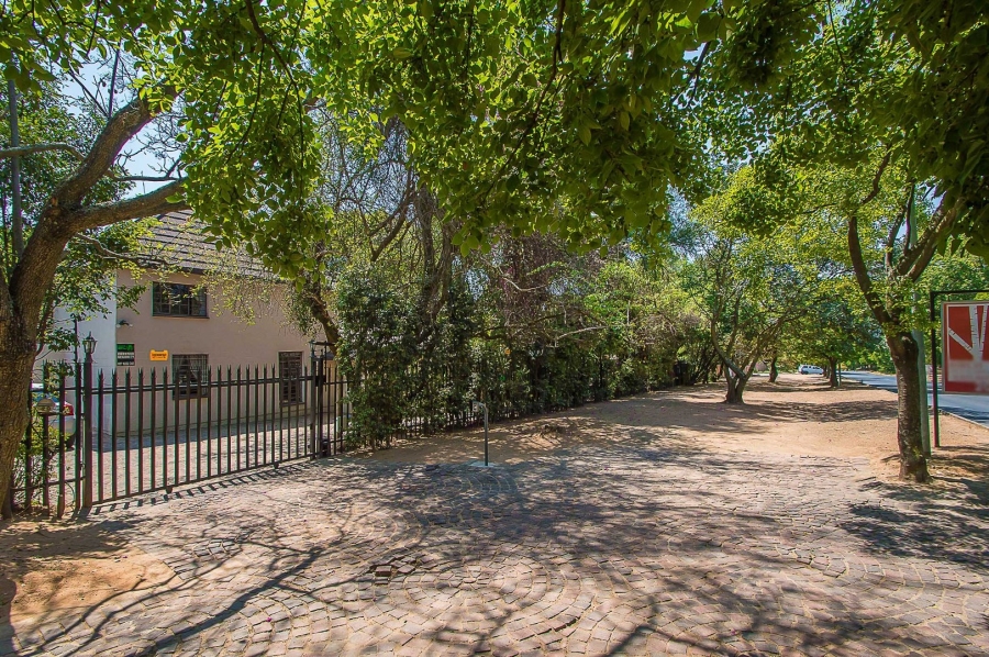 6 Bedroom Property for Sale in Olivedale Gauteng