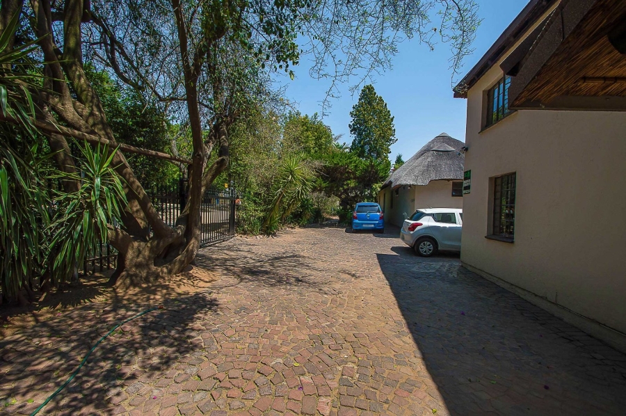 6 Bedroom Property for Sale in Olivedale Gauteng