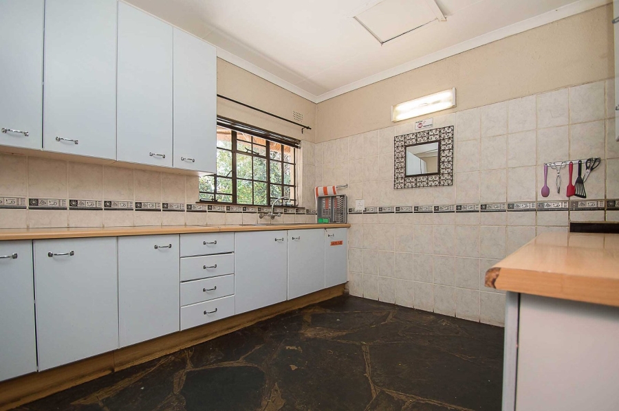 6 Bedroom Property for Sale in Olivedale Gauteng