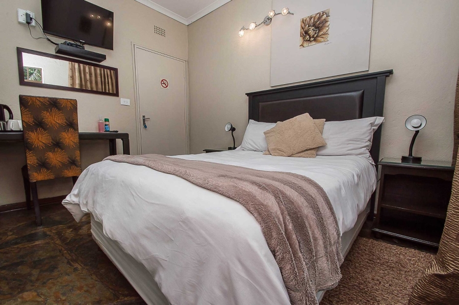 6 Bedroom Property for Sale in Olivedale Gauteng
