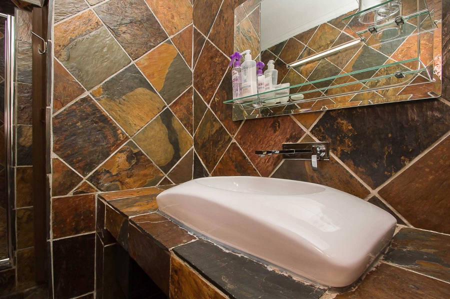 6 Bedroom Property for Sale in Olivedale Gauteng