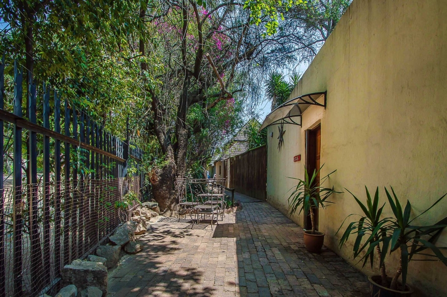 6 Bedroom Property for Sale in Olivedale Gauteng