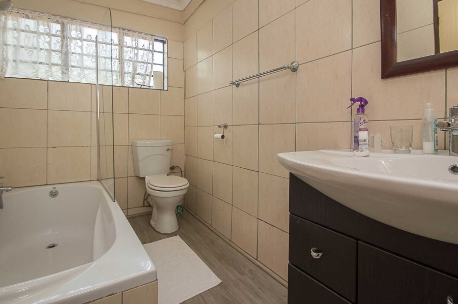 6 Bedroom Property for Sale in Olivedale Gauteng