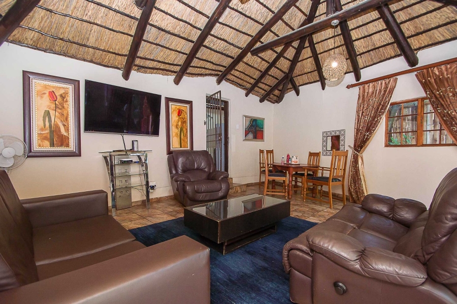 6 Bedroom Property for Sale in Olivedale Gauteng