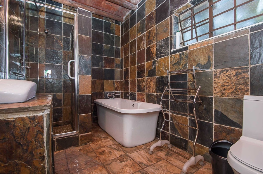 6 Bedroom Property for Sale in Olivedale Gauteng