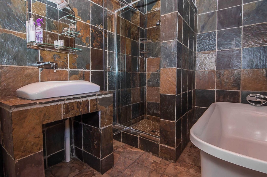 6 Bedroom Property for Sale in Olivedale Gauteng