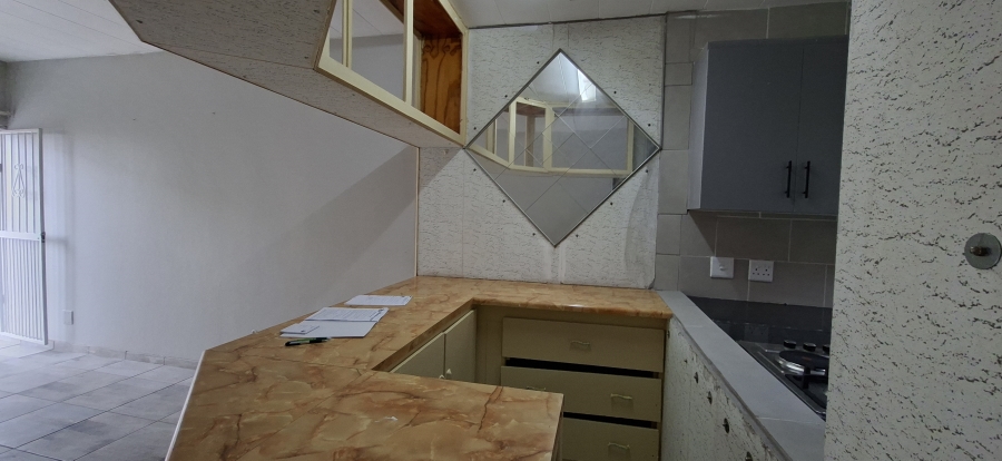 2 Bedroom Property for Sale in Wentworth Park Gauteng