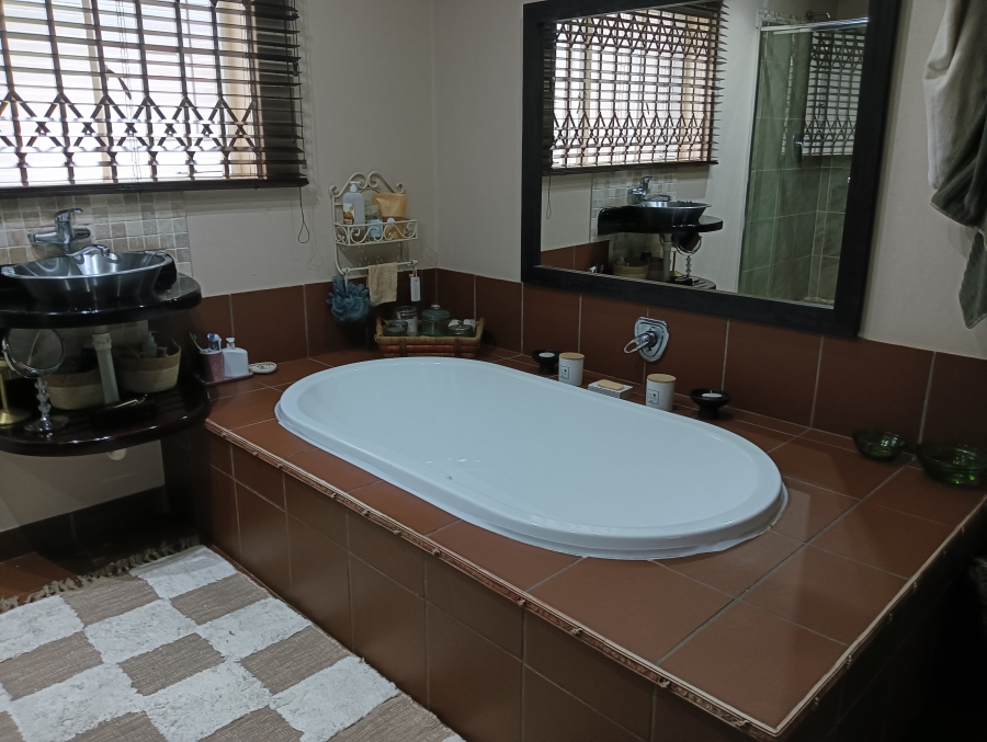 3 Bedroom Property for Sale in Wilro Park Gauteng