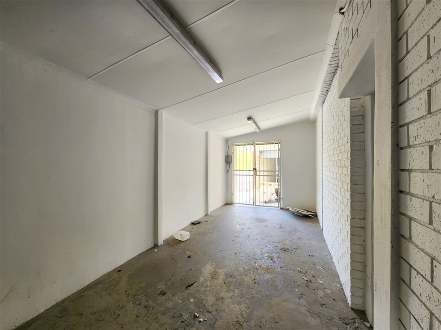 To Let Commercial Property for Rent in Constantia Kloof Gauteng
