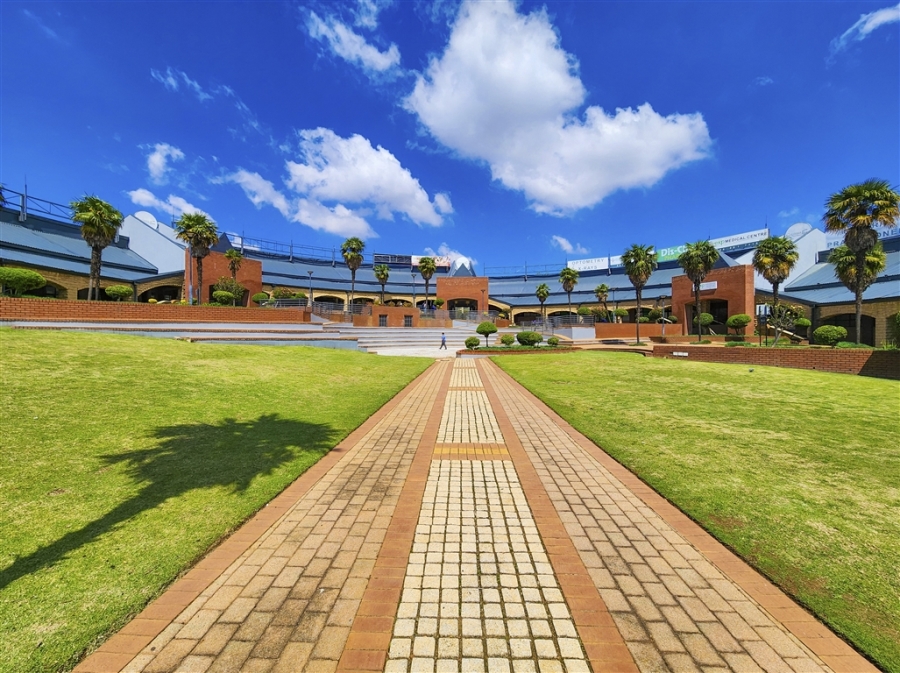 To Let Commercial Property for Rent in Constantia Kloof Gauteng