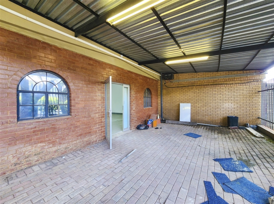 To Let Commercial Property for Rent in Constantia Kloof Gauteng
