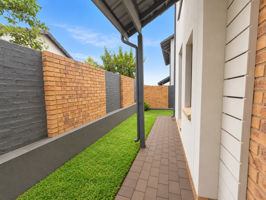 3 Bedroom Property for Sale in Rooihuiskraal North Gauteng