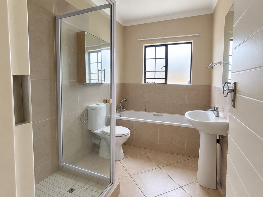 2 Bedroom Property for Sale in Monavoni Gauteng