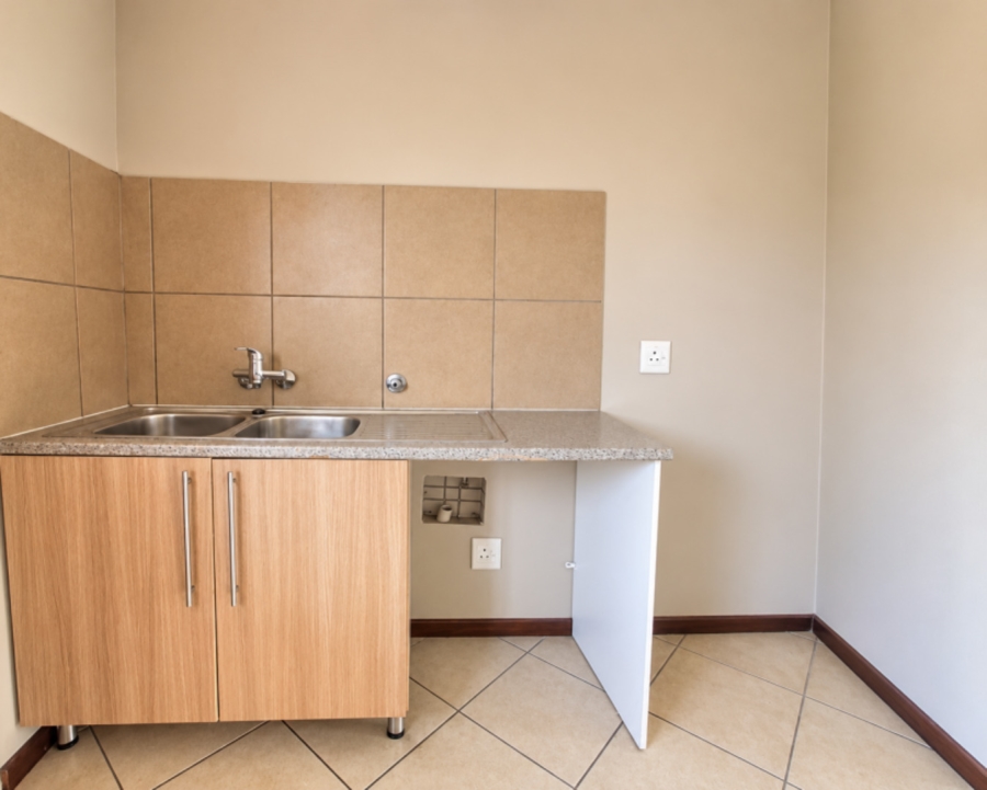 2 Bedroom Property for Sale in Monavoni Gauteng