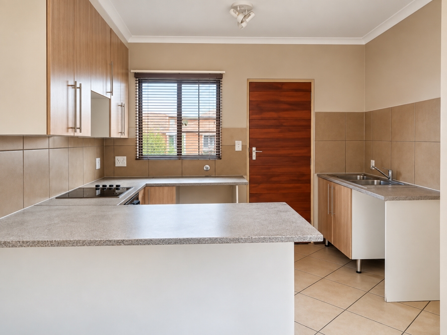 2 Bedroom Property for Sale in Monavoni Gauteng