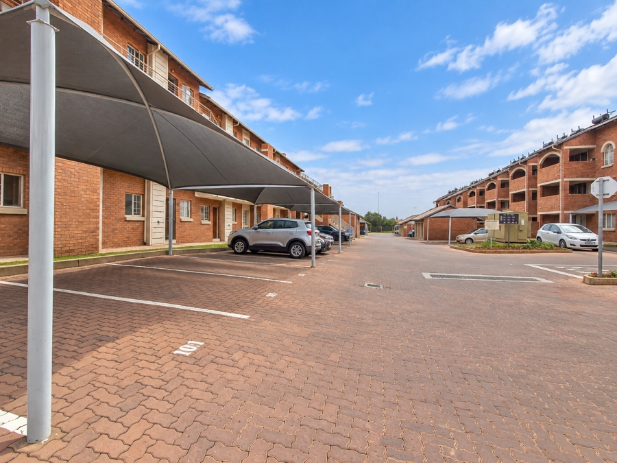 2 Bedroom Property for Sale in Monavoni Gauteng