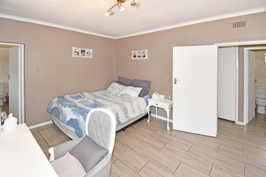 5 Bedroom Property for Sale in Olivedale Gauteng