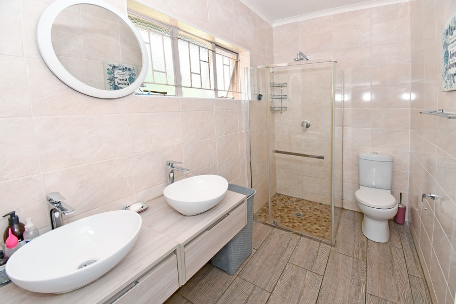 5 Bedroom Property for Sale in Olivedale Gauteng