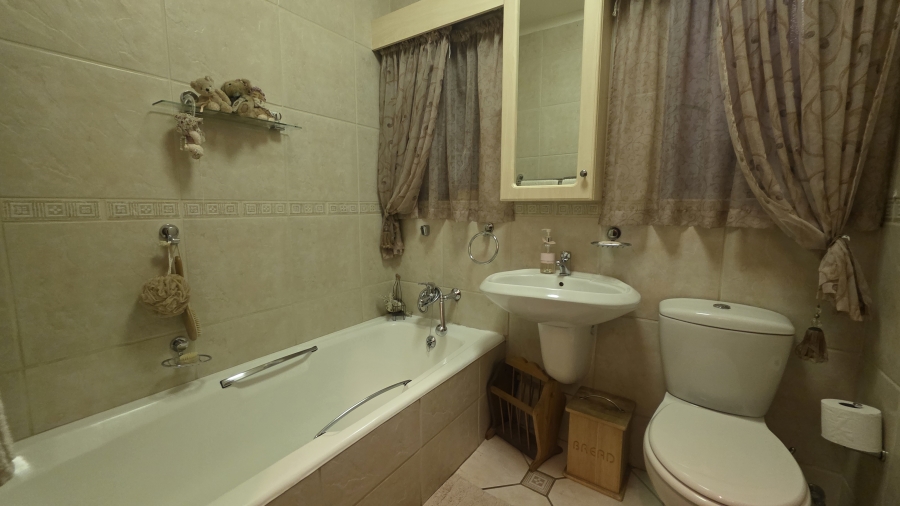 3 Bedroom Property for Sale in Garsfontein Gauteng